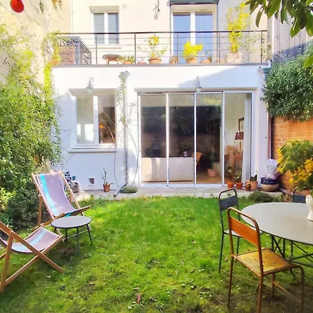 Holiday home Beautiful House With Garden In